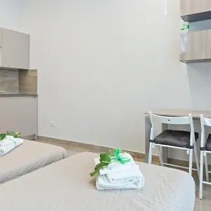 Devon Metro Studio , Neapol Włochy
